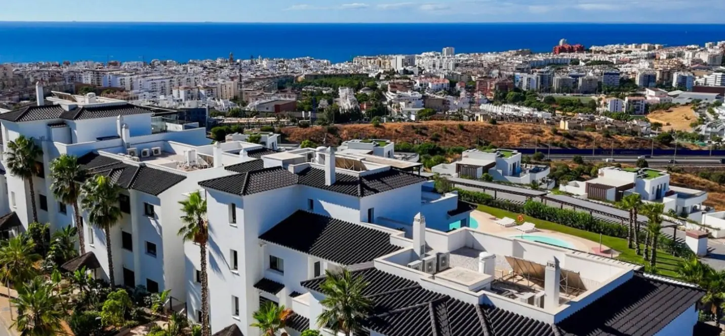 Sale of ground floor apartment in Estepona 0