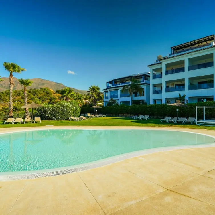 Sale of ground floor apartment in Estepona
