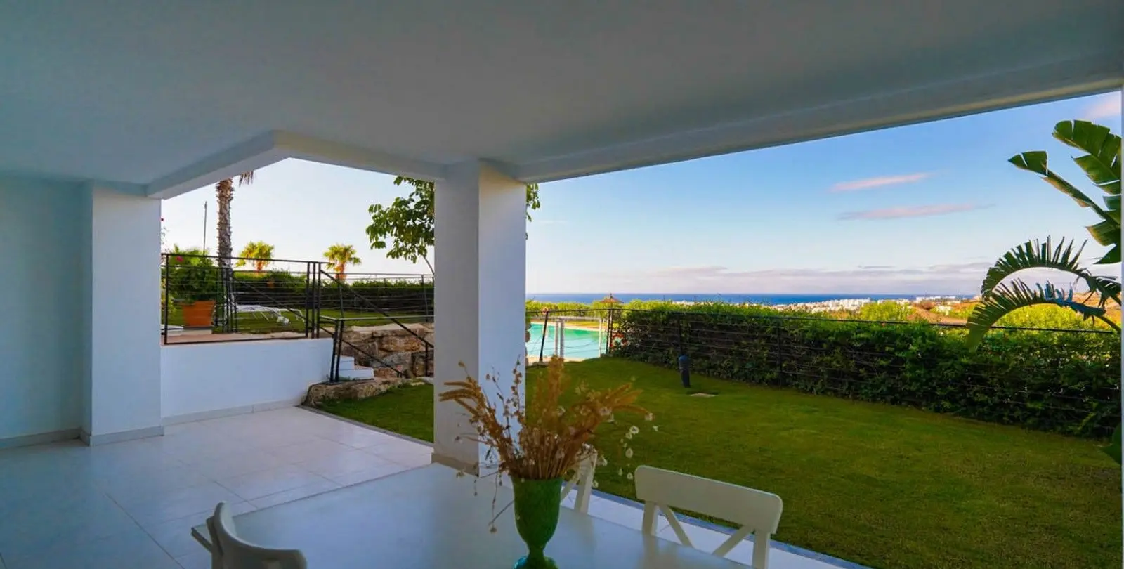 Sale of ground floor apartment in Estepona 3