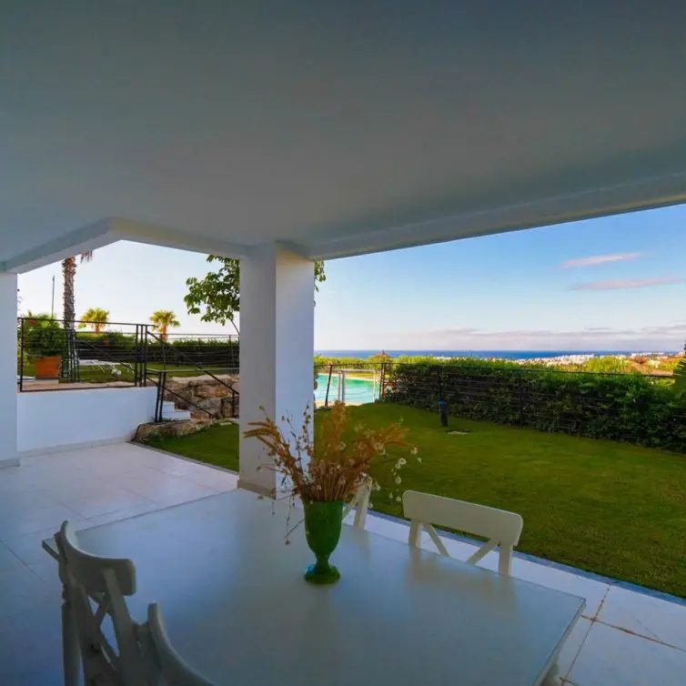 Sale of ground floor apartment in Estepona