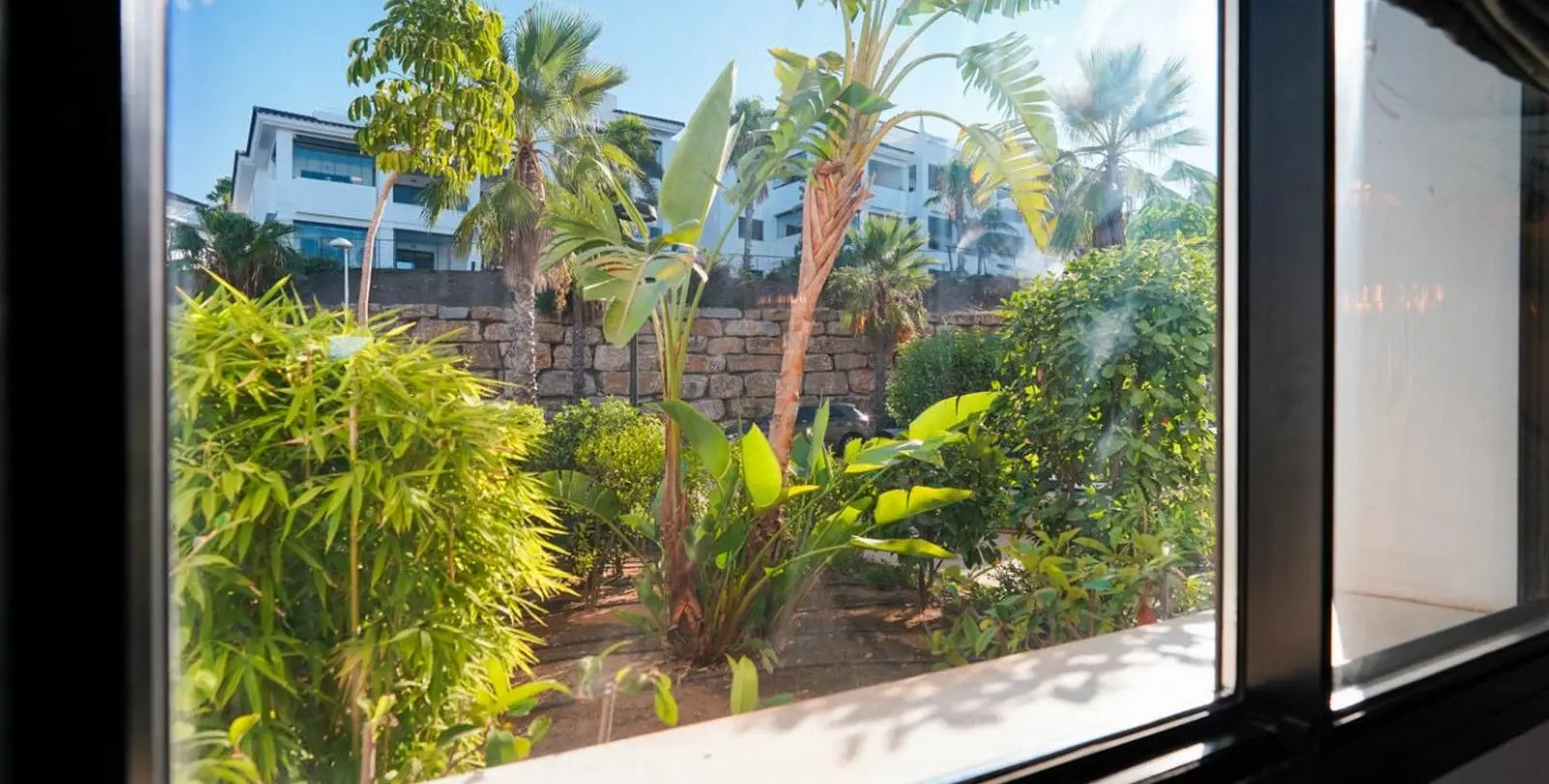 Sale of ground floor apartment in Estepona 11