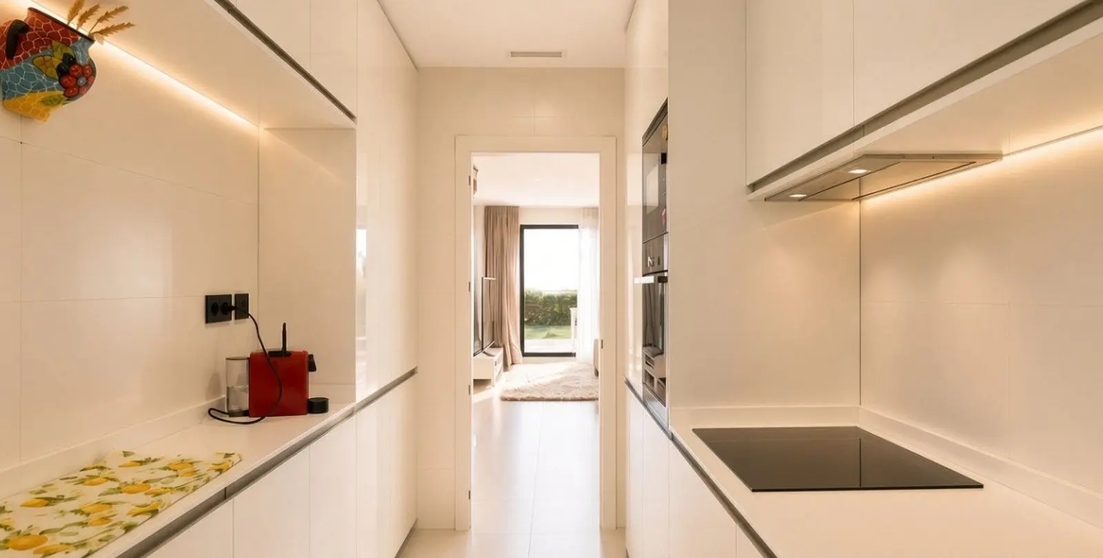 Sale of ground floor apartment in Estepona 13