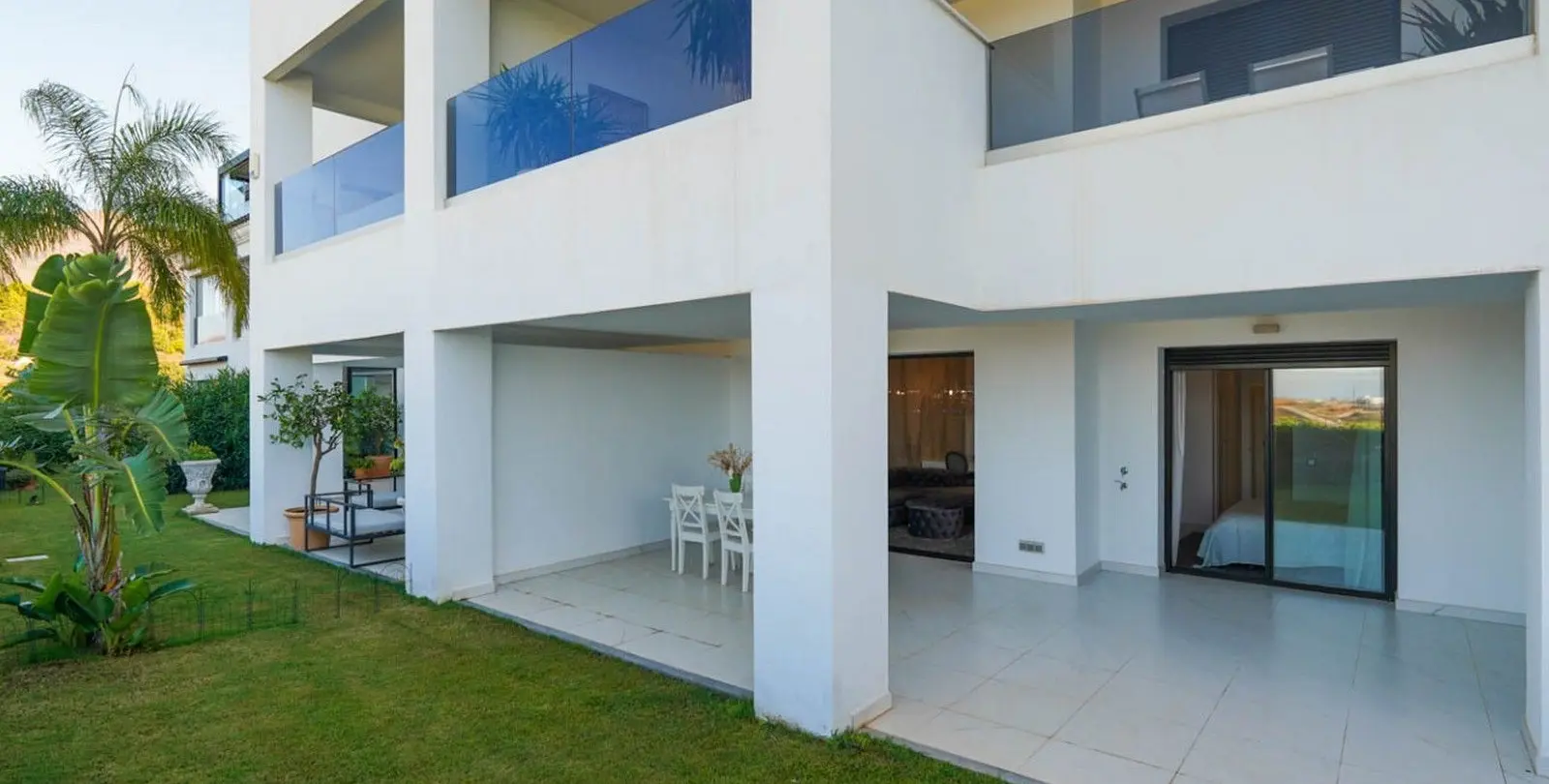 Sale of ground floor apartment in Estepona 16