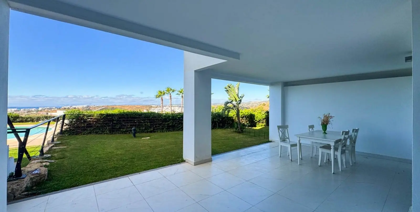 Sale of ground floor apartment in Estepona 21