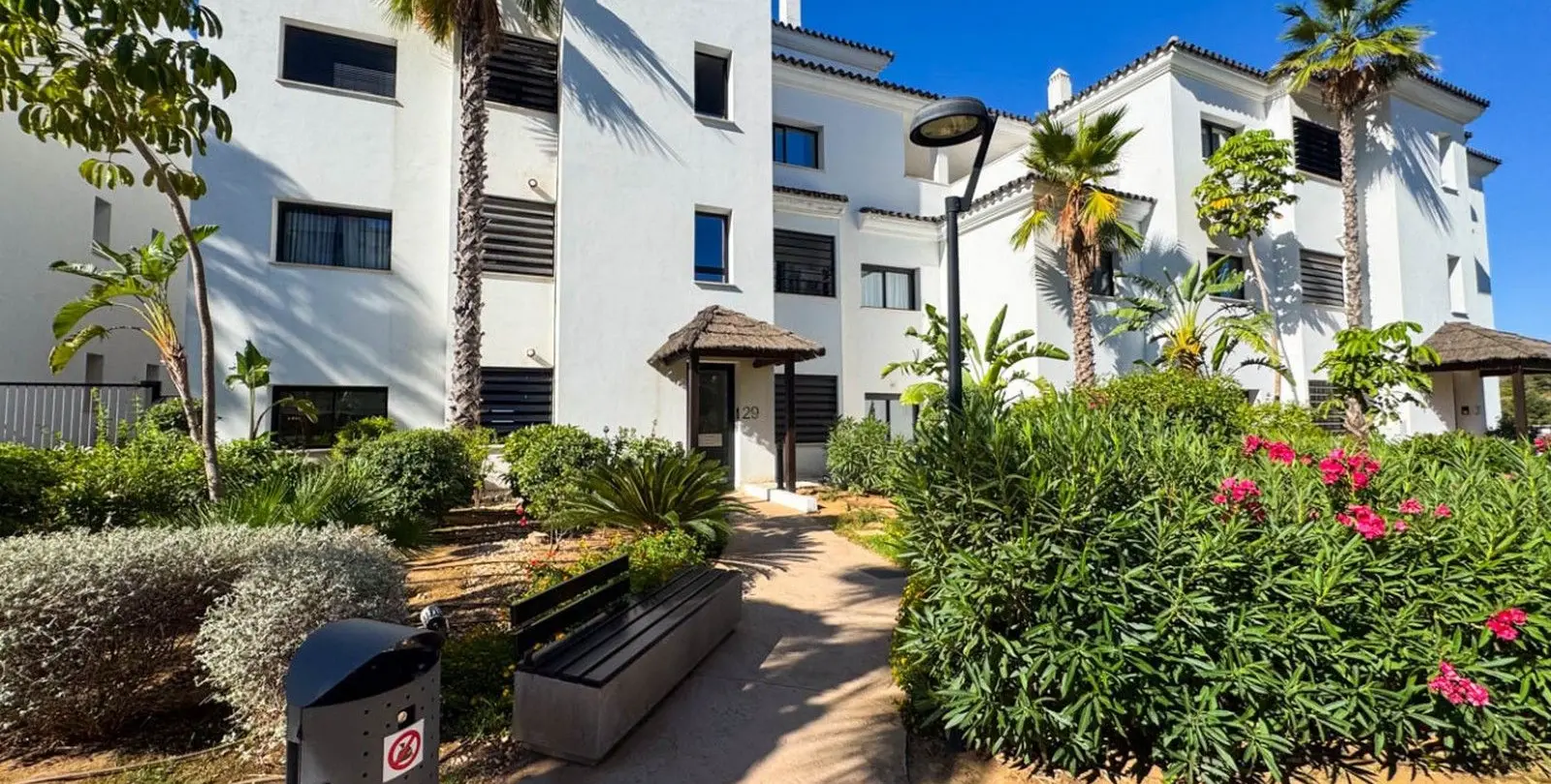 Sale of ground floor apartment in Estepona 36