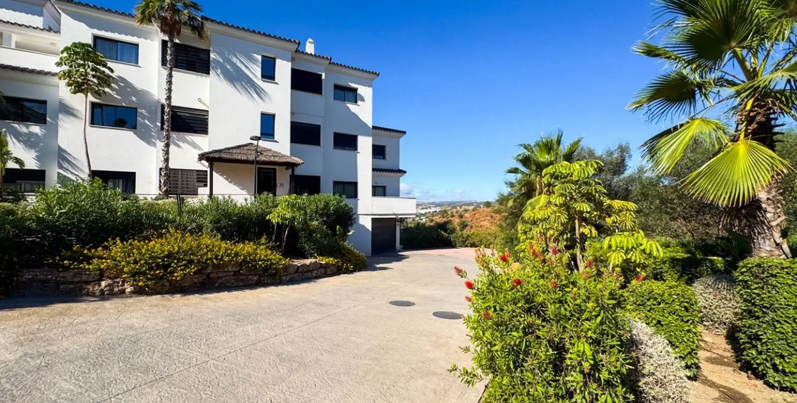 Sale of ground floor apartment in Estepona 37