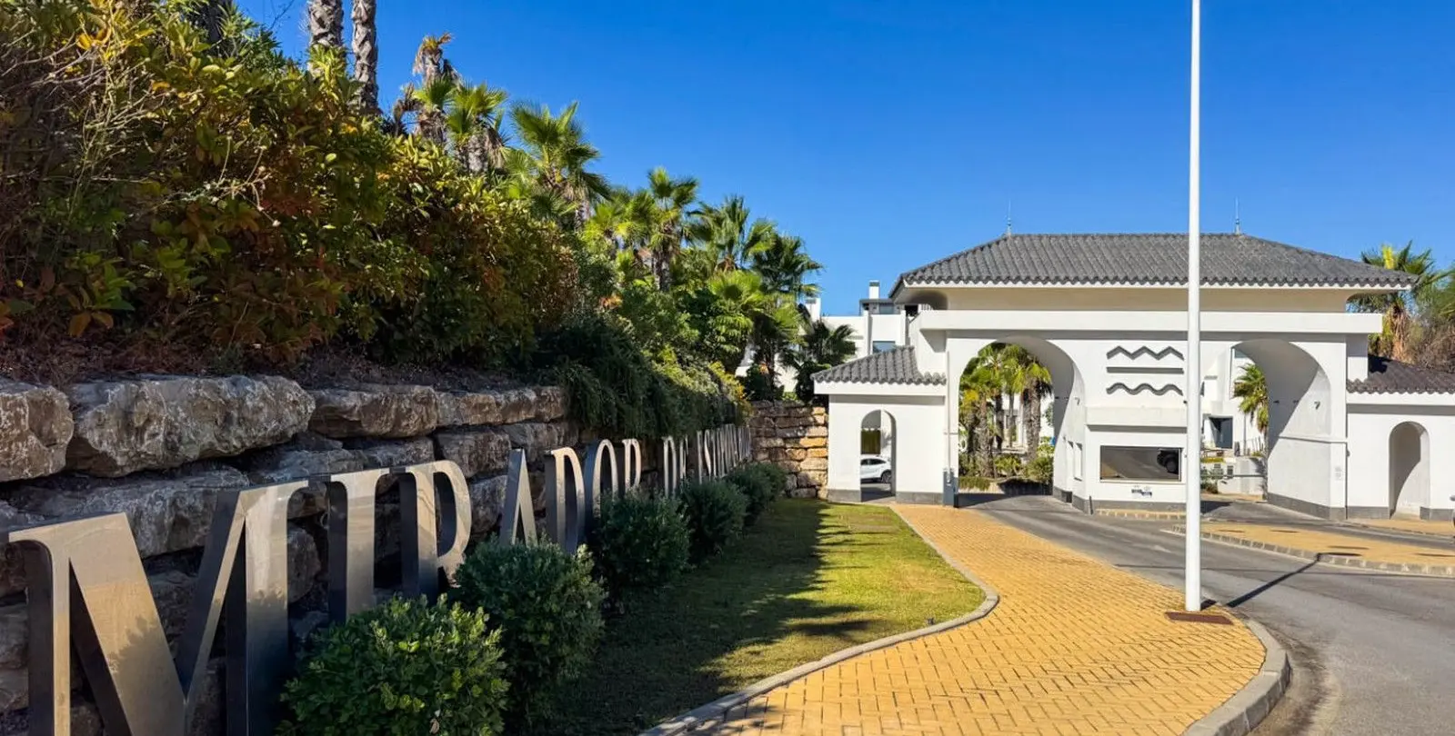 Sale of ground floor apartment in Estepona 40
