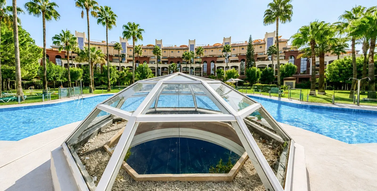 Sale of middle floor apartment in Benalmadena 1