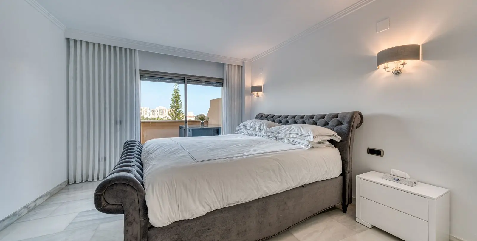 Sale of middle floor apartment in Benalmadena 25