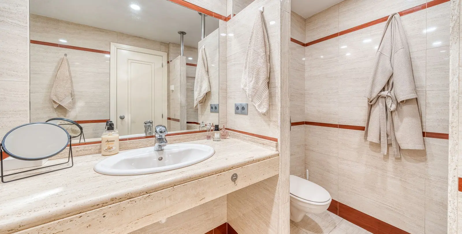 Sale of middle floor apartment in Benalmadena 27