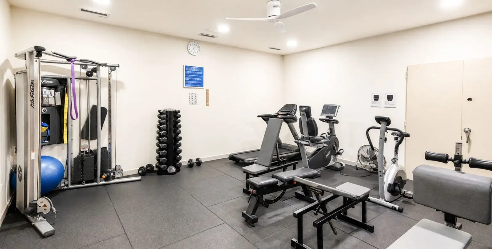 Sale of middle floor apartment in Benalmadena 32