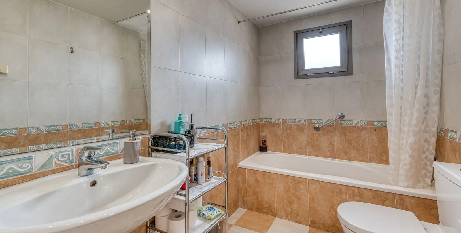 Sale of middle floor apartment in Benalmadena 38