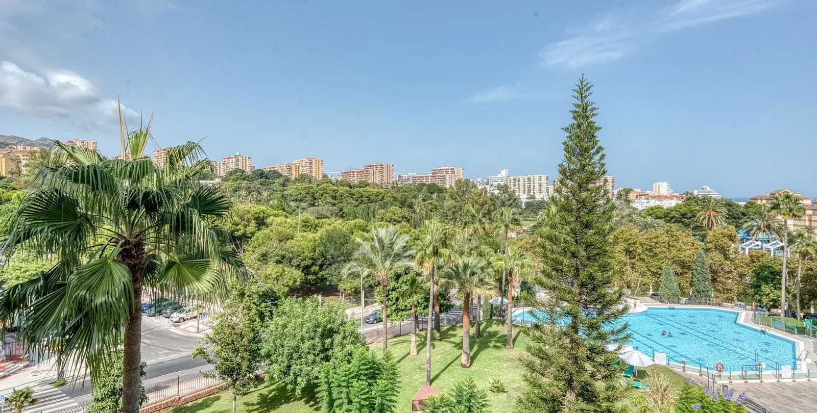 Sale of middle floor apartment in Benalmadena 43