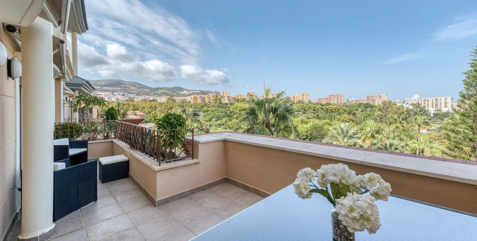 Sale of middle floor apartment in Benalmadena 51