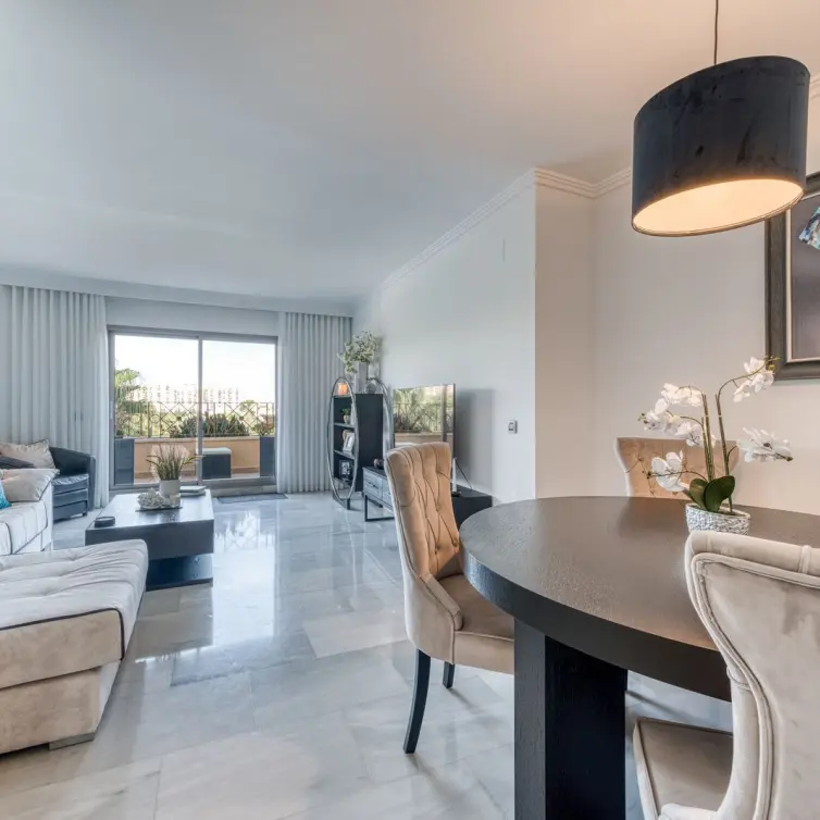 Продажа апартаментов на среднем этаже в Benalmadena