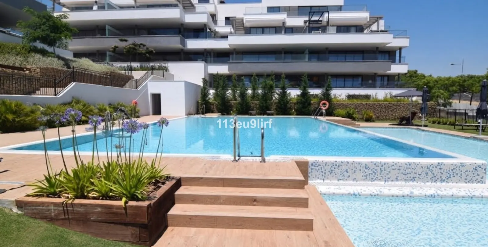 Venta de apartamento en planta baja en Estepona 2