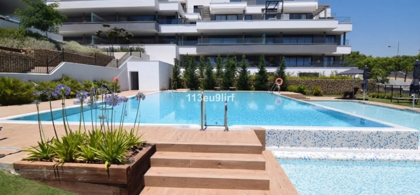 Sale of ground floor apartment in Estepona 1