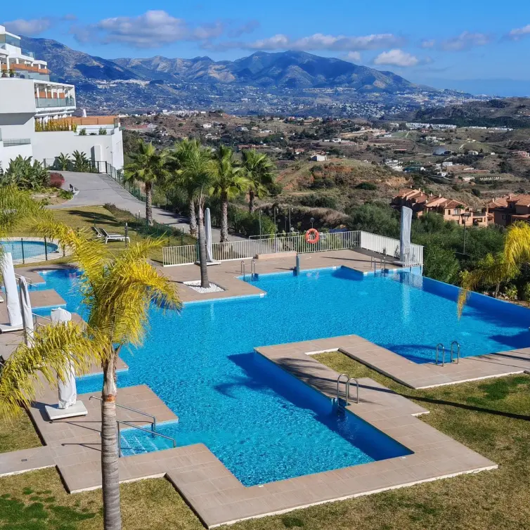 Venta de apartamento en planta media en Calanova Golf