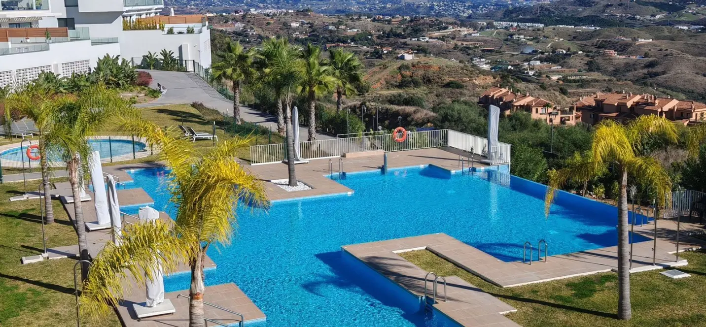Venta de apartamento en planta media en Calanova Golf 0