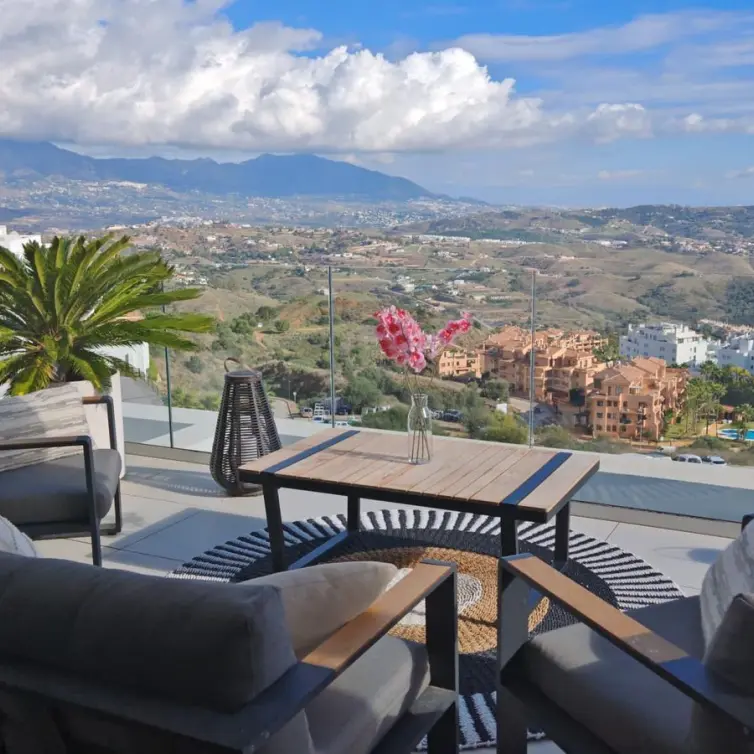 Venta de apartamento en planta media en Calanova Golf