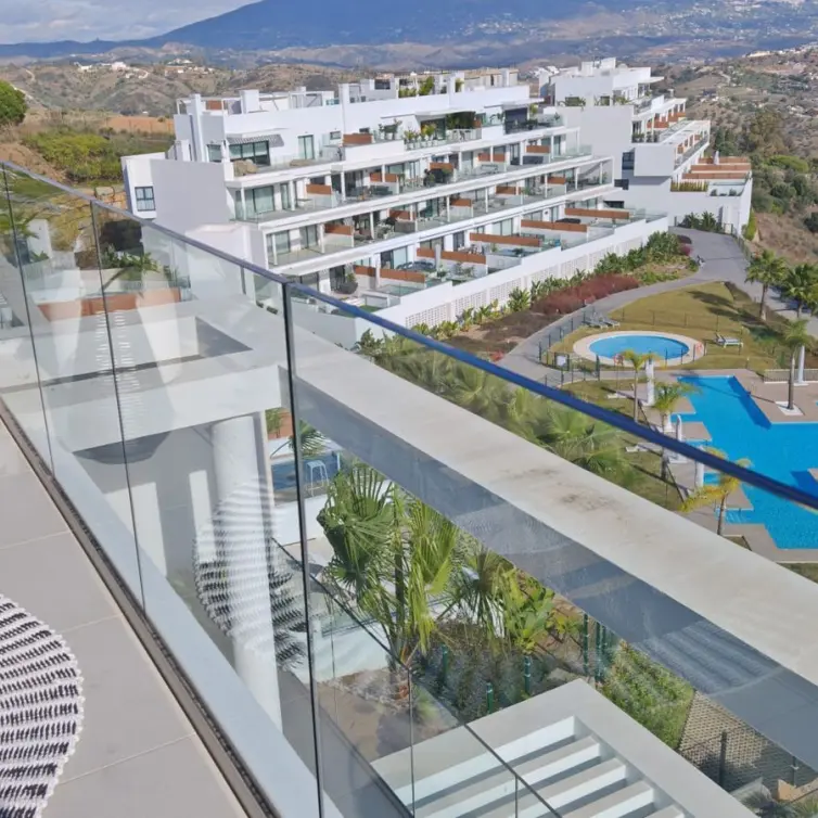 Venta de apartamento en planta media en Calanova Golf