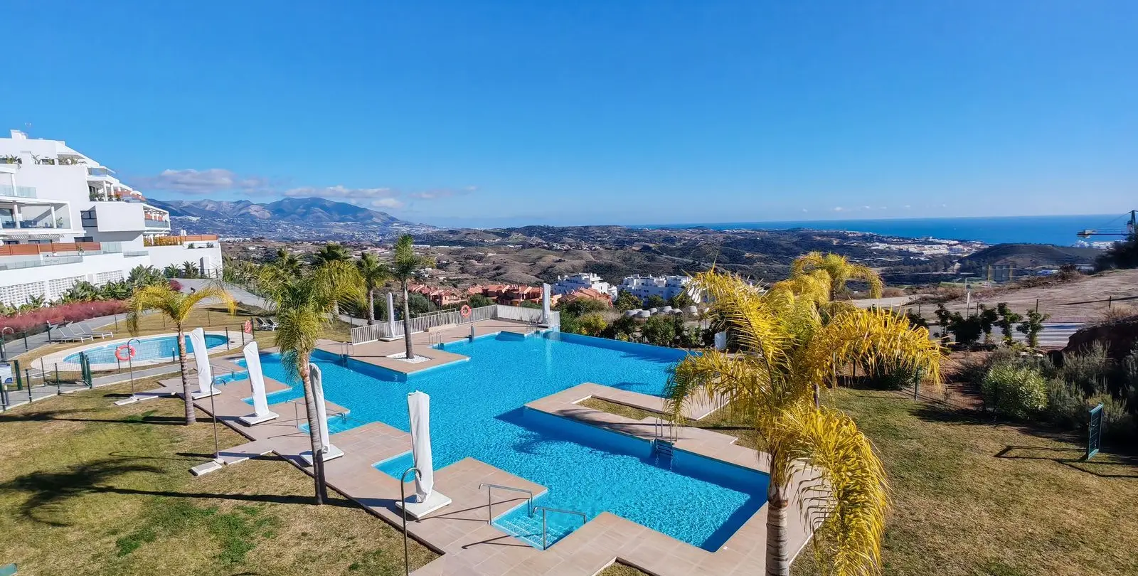 Venta de apartamento en planta media en Calanova Golf 16