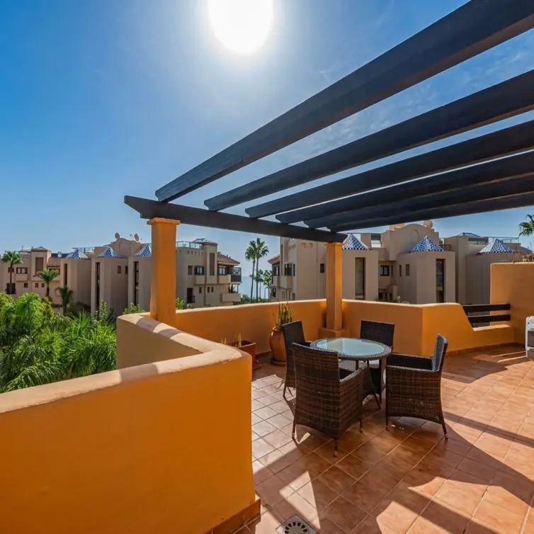 Sale of middle floor apartment in Costalita