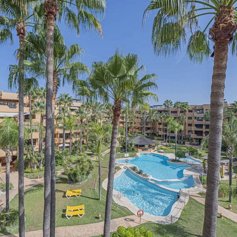 Sale of middle floor apartment in Costalita