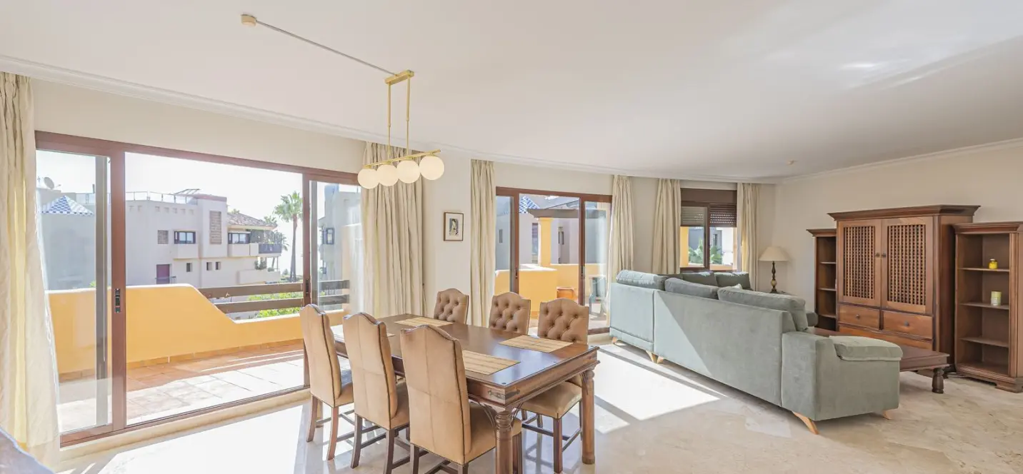 Sale of middle floor apartment in Costalita 2