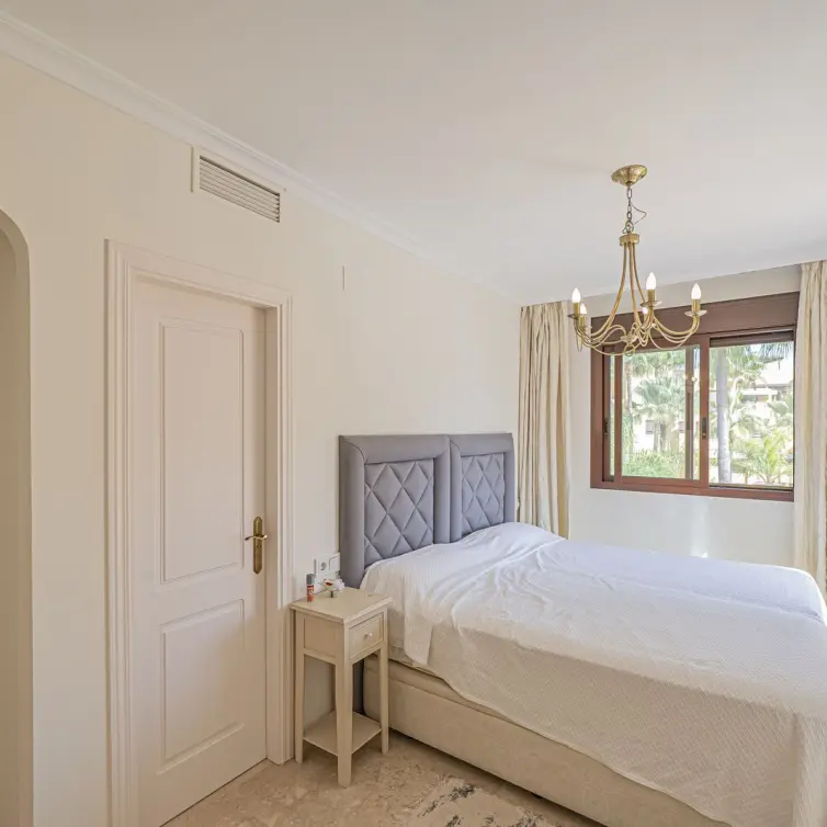 Sale of middle floor apartment in Costalita
