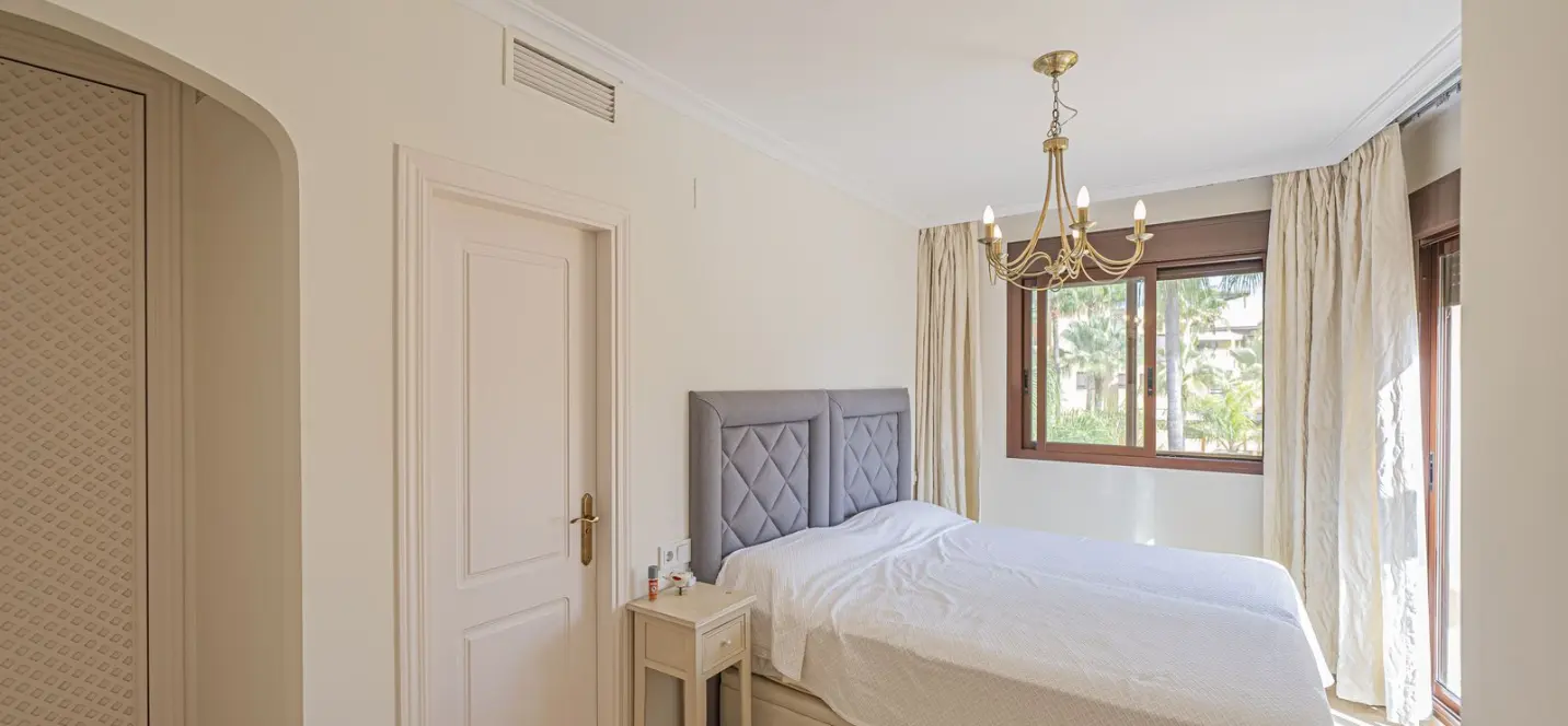 Sale of middle floor apartment in Costalita 3
