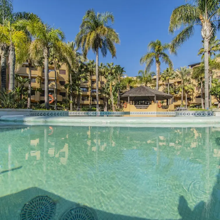 Sale of middle floor apartment in Costalita
