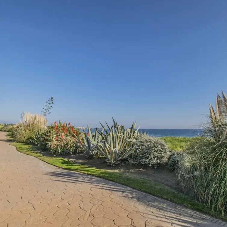 Sale of middle floor apartment in Costalita
