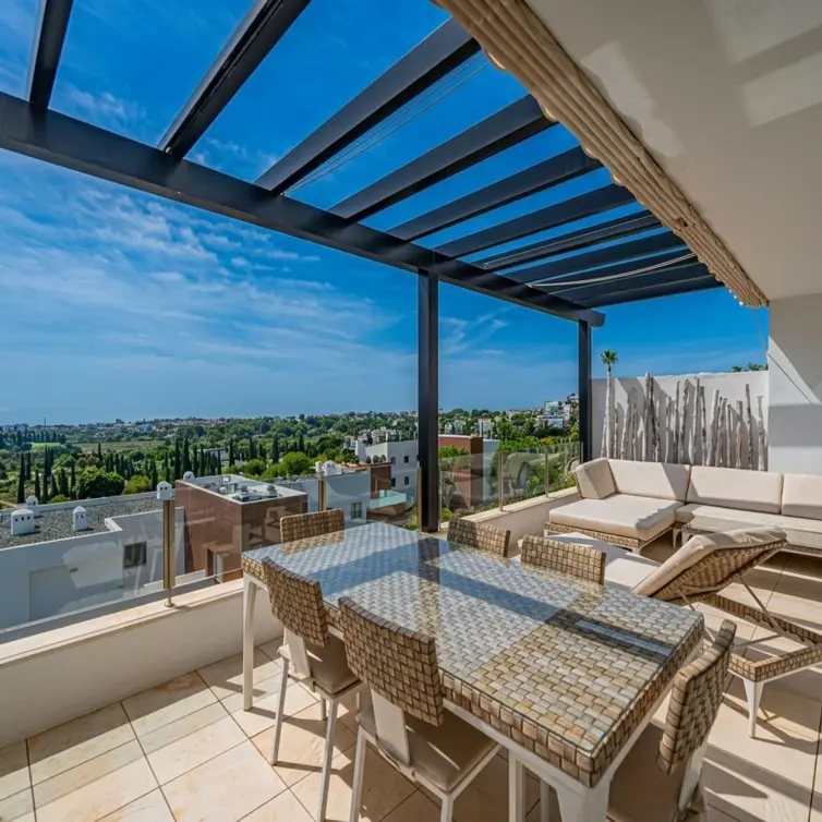 Sale of middle floor apartment in Los Flamingos