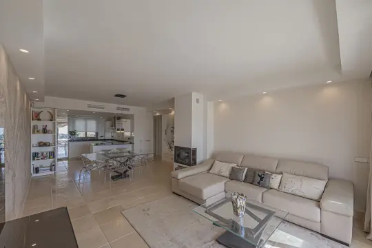 Image 4 thumb