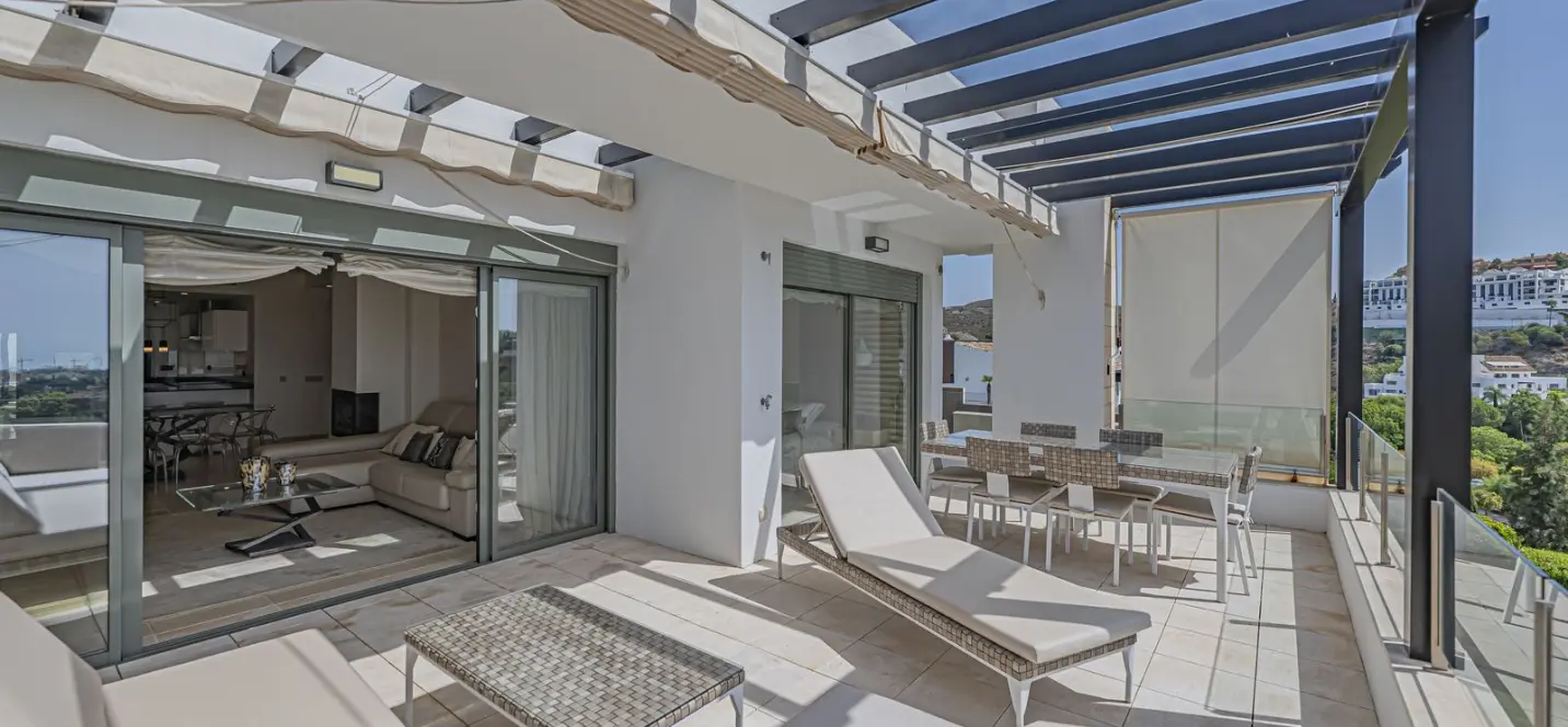 Sale of middle floor apartment in Los Flamingos 4