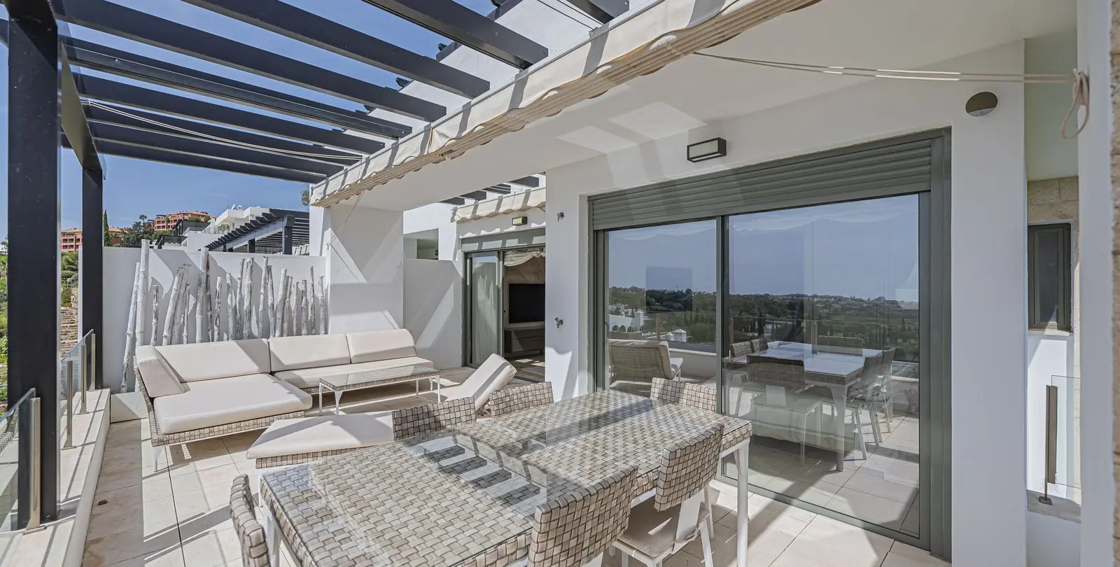 Sale of middle floor apartment in Los Flamingos 8