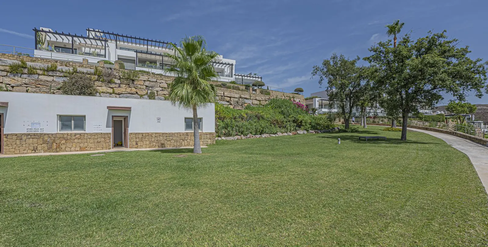 Sale of middle floor apartment in Los Flamingos 23