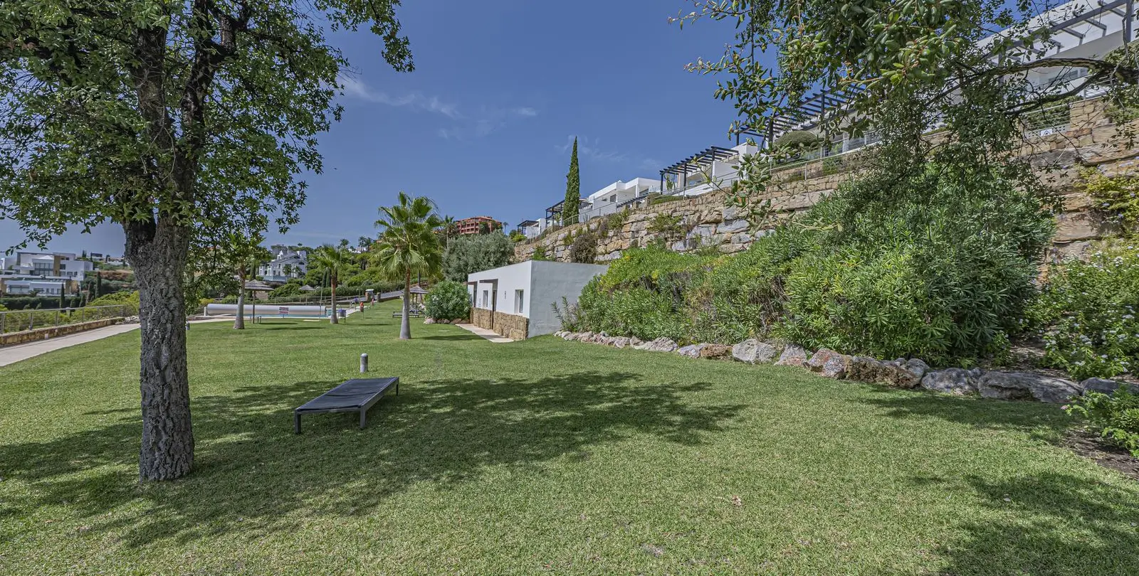 Sale of middle floor apartment in Los Flamingos 26
