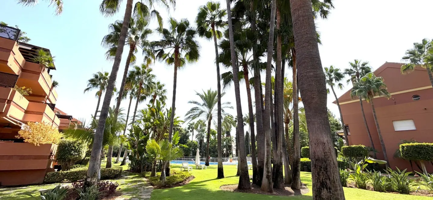 Sale of ground floor apartment in Puerto Banús 1