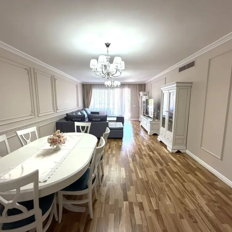Venta de apartamento en planta baja en Puerto Banús