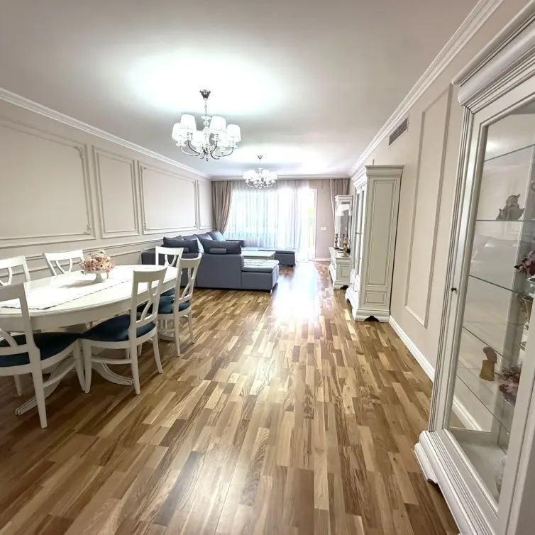 Venta de apartamento en planta baja en Puerto Banús