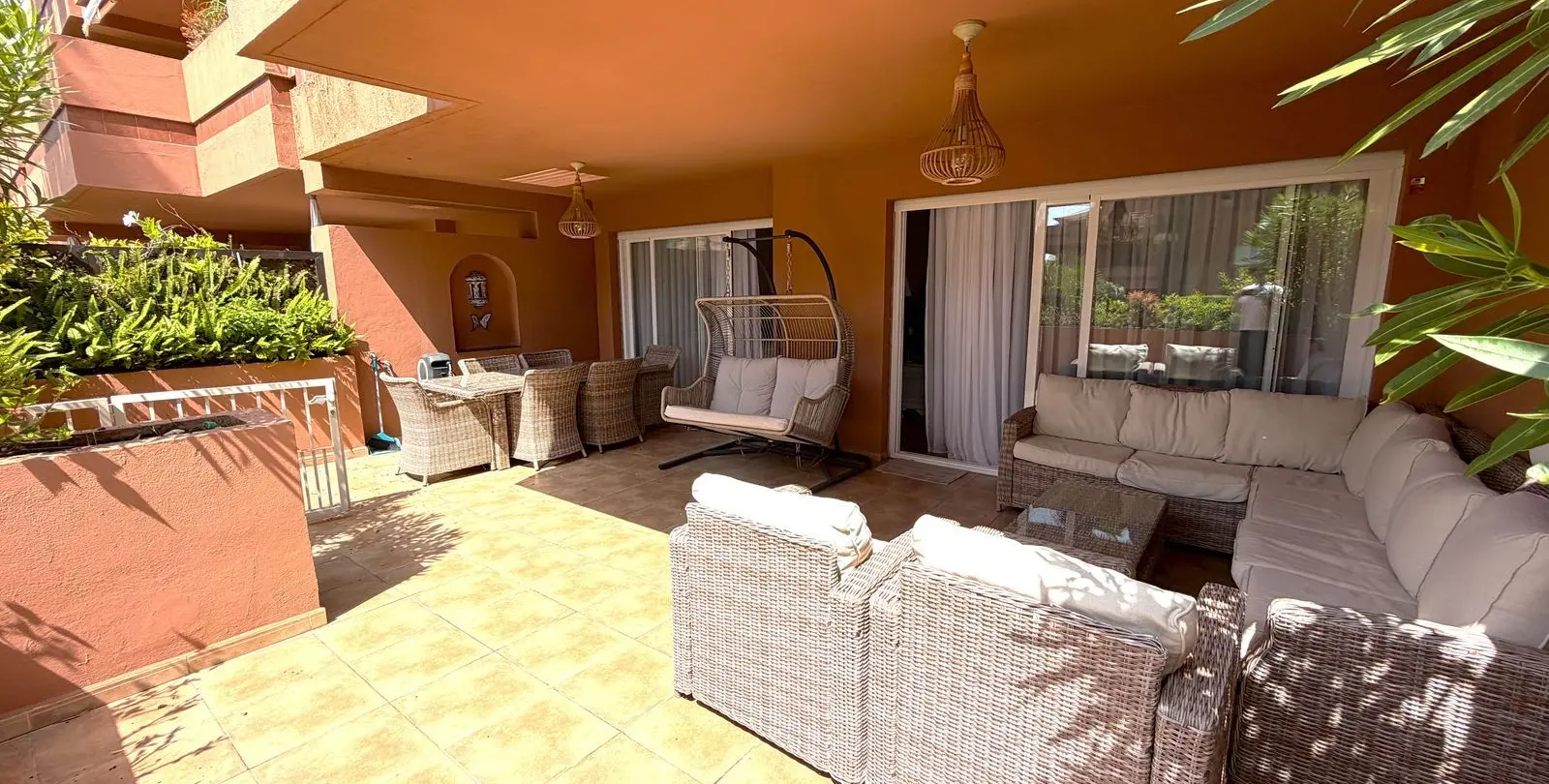 Sale of ground floor apartment in Puerto Banús 25
