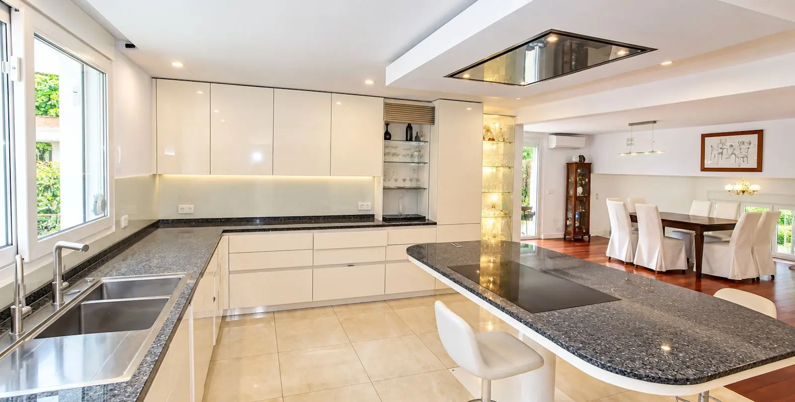 Venta de villa independiente en El Rosario 11