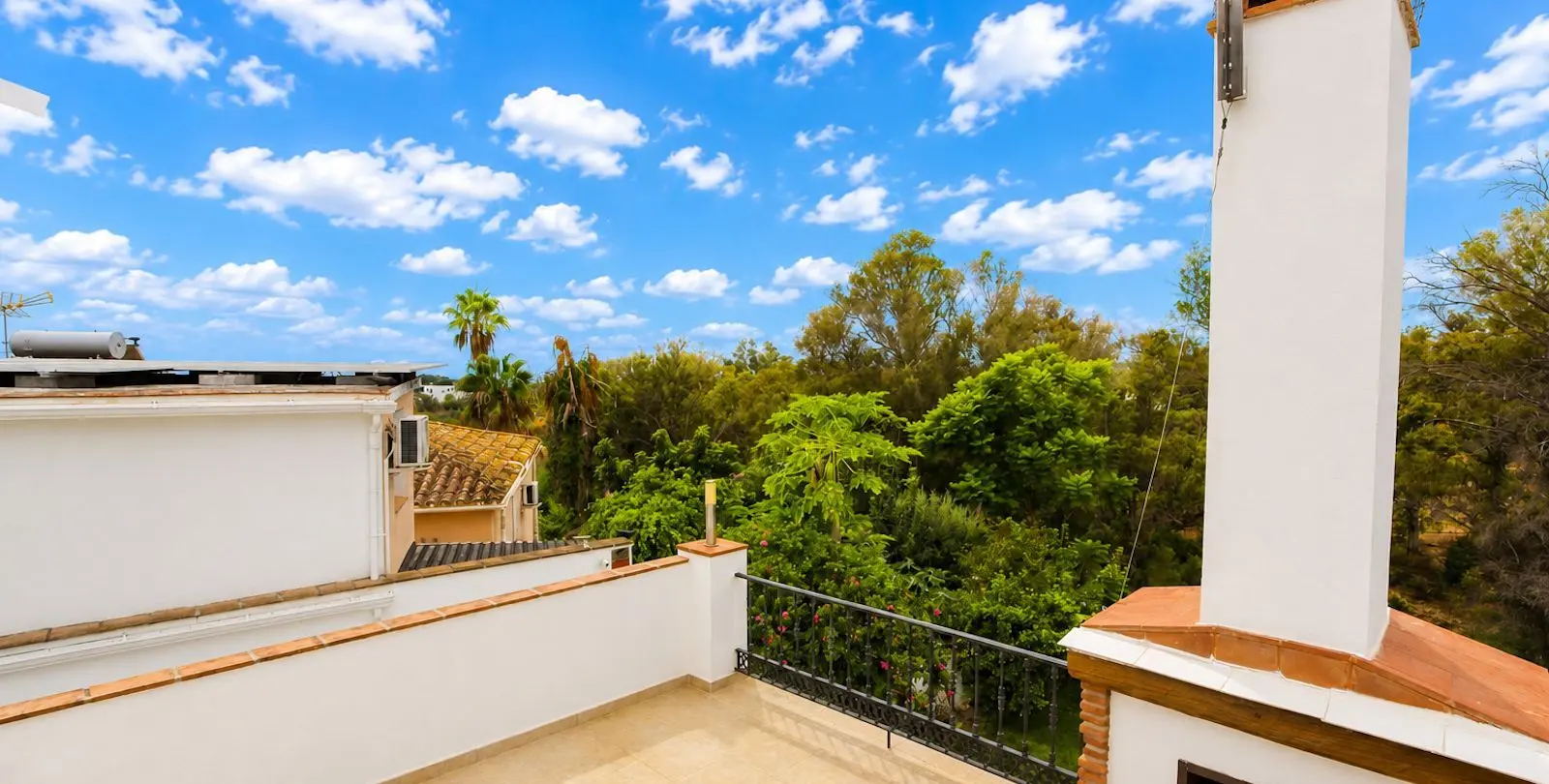 Venta de villa independiente en El Rosario 35