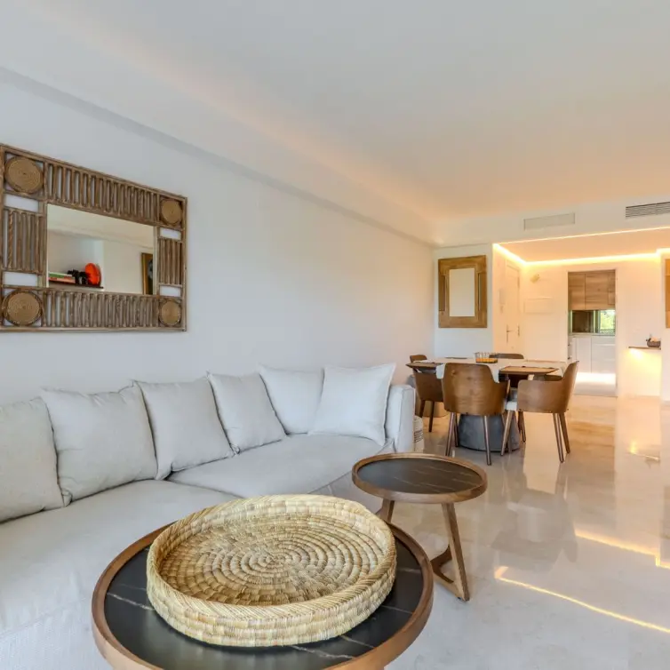 Продажа апартаментов на среднем этаже в Puerto Banús