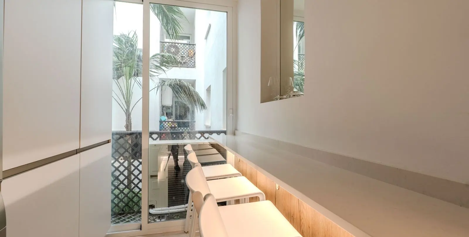 Sale of middle floor apartment in Puerto Banús 11