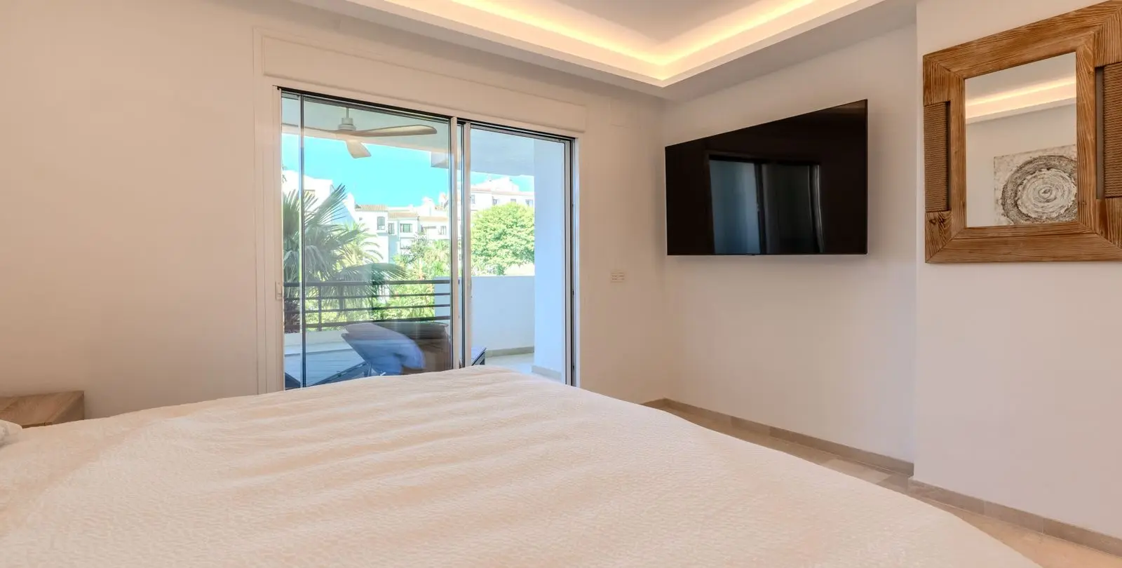 Sale of middle floor apartment in Puerto Banús 20