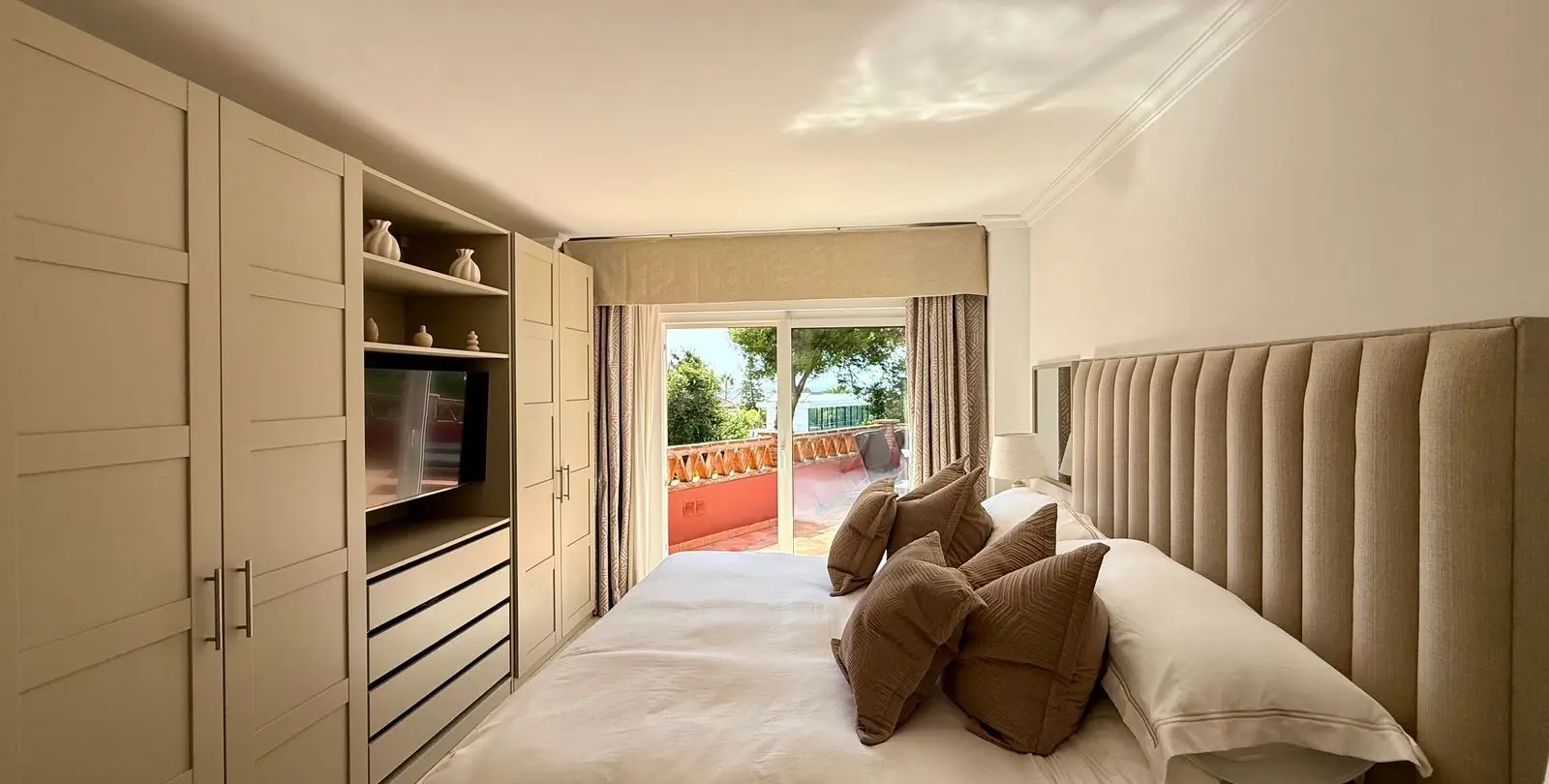 Sale of penthouse duplex in Elviria 8
