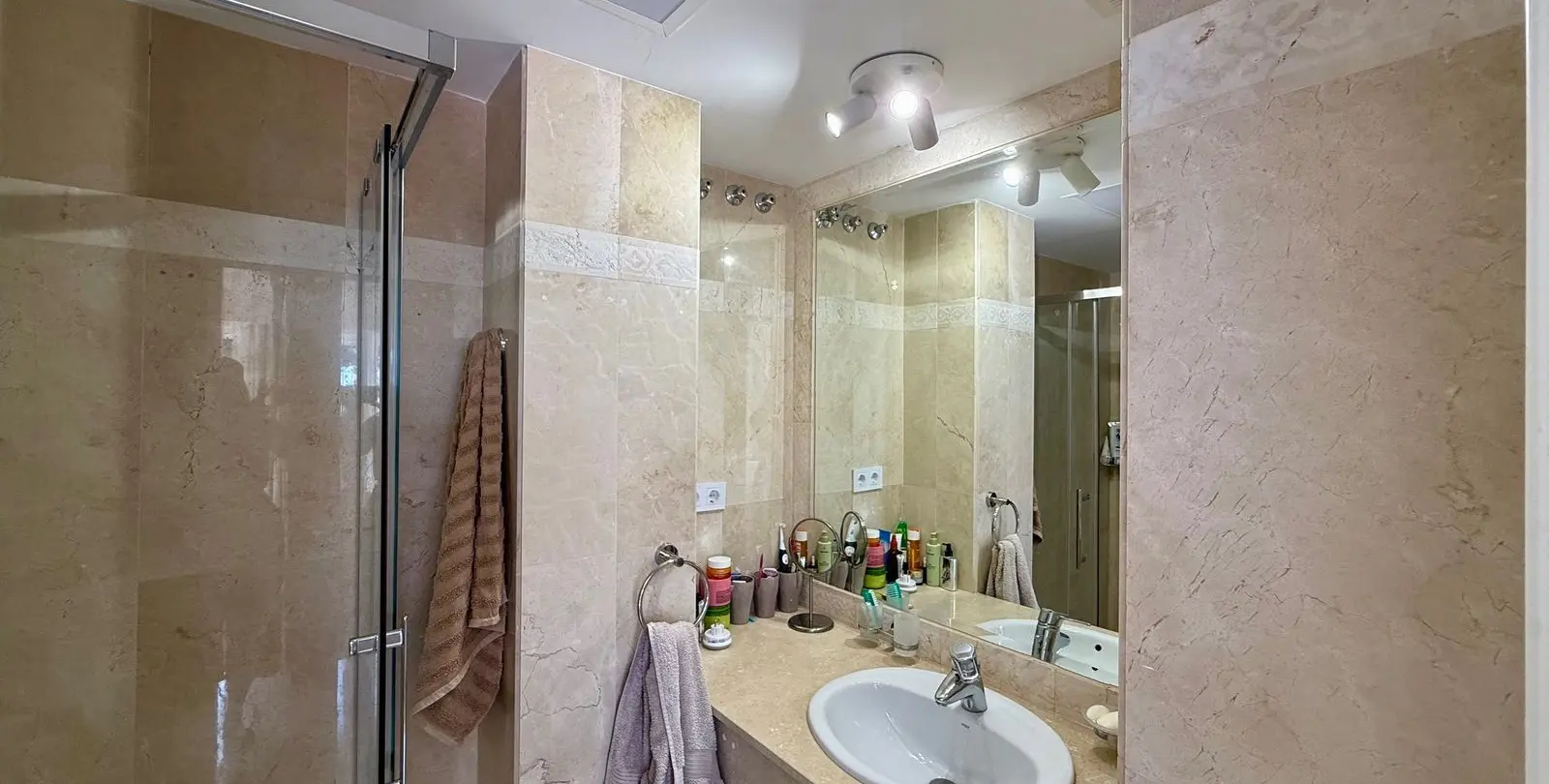 Sale of penthouse duplex in Elviria 9
